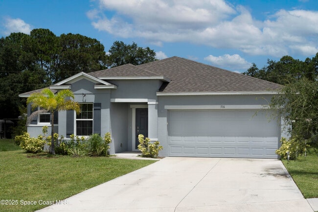 property at 516 Alminar Ave SE