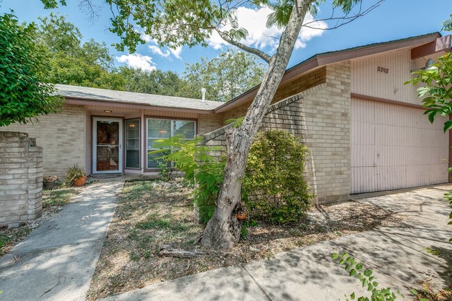 8707 Thatch Dr in San Antonio, TX - Foto de edificio - Building Photo