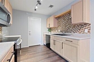 8609 Claude Ct in Austin, TX - Building Photo - Building Photo