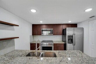 4550 SW 68th Ct in Miami, FL - Building Photo - Building Photo