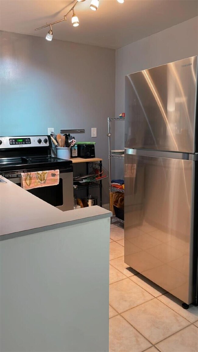 1673 Bay Rd in Miami Beach, FL - Building Photo - Building Photo