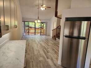 627 Glendevon Dr in New Smyrna Beach, FL - Foto de edificio - Building Photo