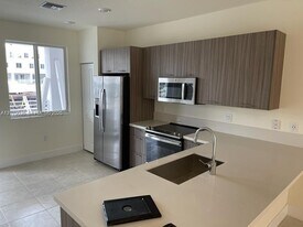 6450 NW 102nd Path in Doral, FL - Building Photo
