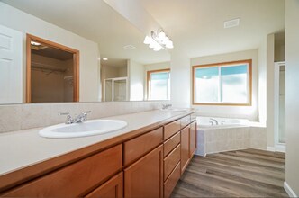 27294 74th Dr NE in Marysville, WA - Building Photo - Building Photo