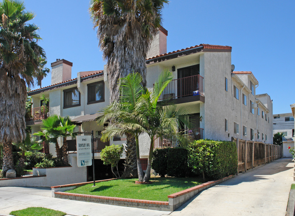 Bentley Avenue Apartments in Los Angeles, CA - Foto de edificio