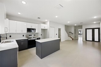 122 NW 5th Ave in Hallandale Beach, FL - Building Photo - Building Photo