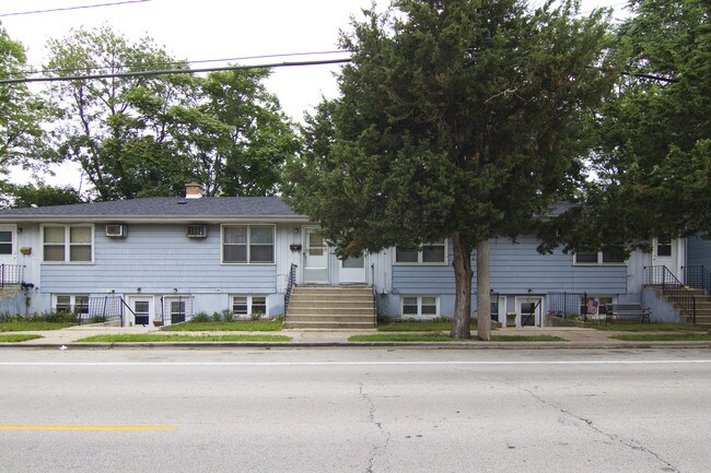 705 Illinois St in Lemont, IL - Foto de edificio - Building Photo