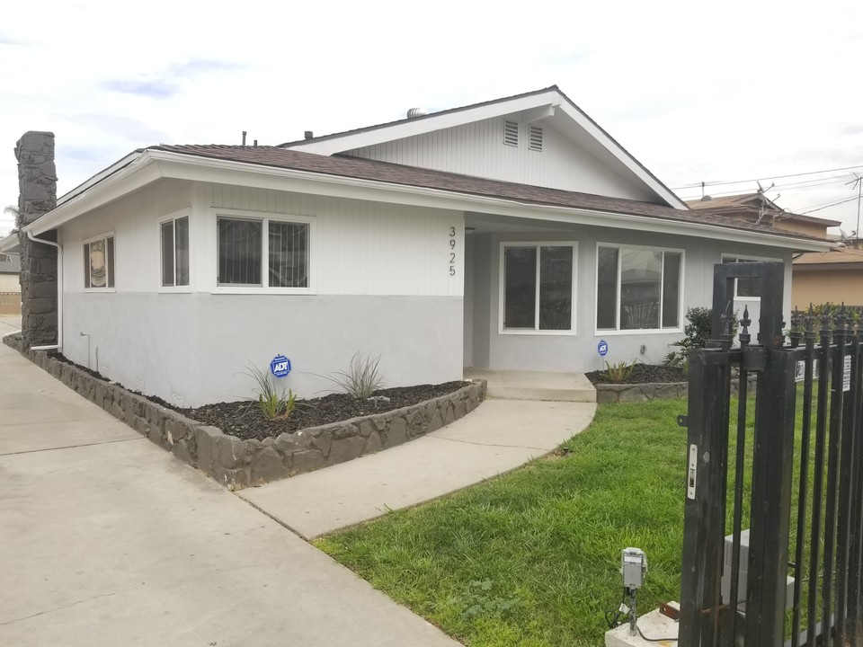 3925 W 111th St in Inglewood, CA - Building Photo