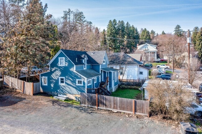215 SE Spring St in Pullman, WA - Building Photo - Building Photo
