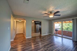 Riverview Condominiums in Redding, CA - Building Photo - Building Photo