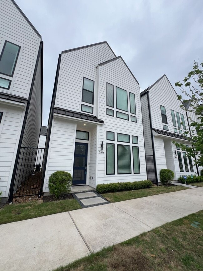 2414 Gray St in Houston, TX - Building Photo - Building Photo