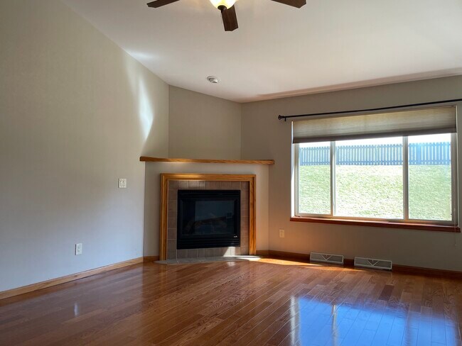 921 Tony Dr in Madison, WI - Building Photo - Building Photo