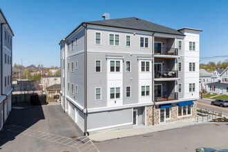 The Residences Downtown in Franklin, MA - Foto de edificio - Building Photo