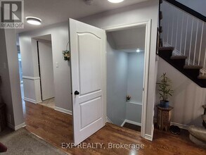 192 Windhurst Dr in Ottawa, ON - Building Photo - Building Photo