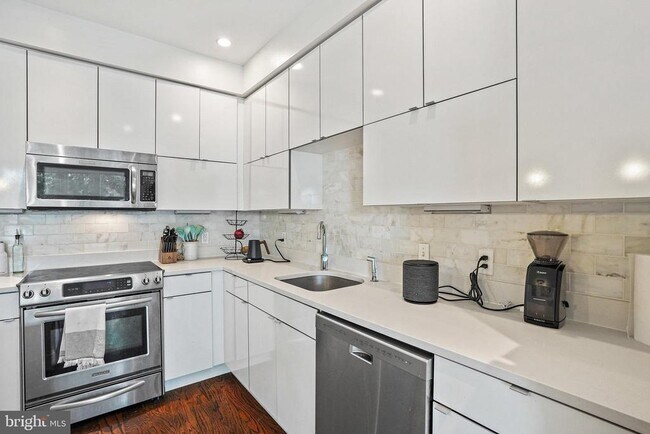 2920 Georgia Ave NW in Washington, DC - Building Photo - Building Photo