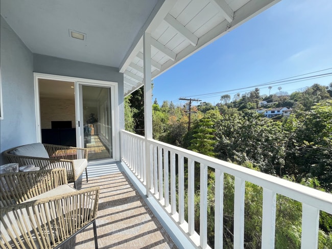 420 Tamarac Drive in Pasadena, CA - Foto de edificio - Building Photo