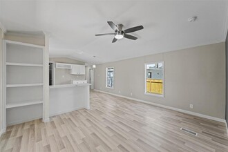 23251 Lakeside Dr in Porter, TX - Foto de edificio - Building Photo