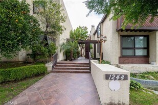 1244 Valley View Rd, Unit 129 in Glendale, CA - Building Photo