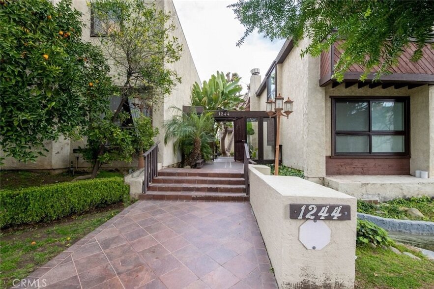 1244 Valley View Rd, Unit 129 in Glendale, CA - Building Photo