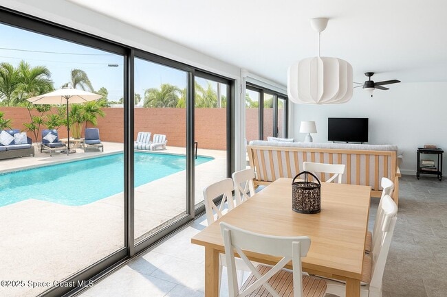 302 W Osceola Ln in Cocoa Beach, FL - Building Photo - Building Photo