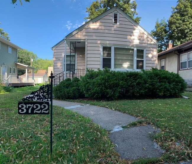 3722 N Queen Ave in Minneapolis, MN - Building Photo - Building Photo
