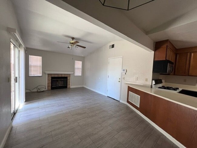 8212 Cottongin Way in Sacramento, CA - Building Photo - Building Photo