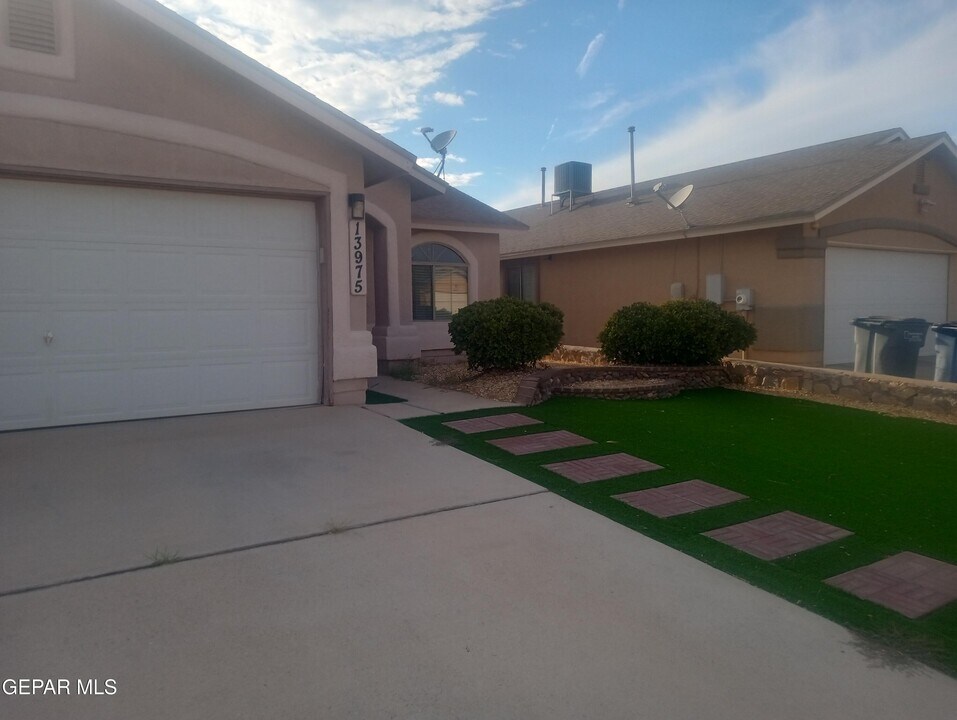 13975 Vaquero Rock Dr in El Paso, TX - Building Photo