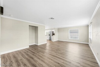 2199 Santiago Ave in Ft. Myers, FL - Building Photo - Building Photo