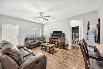 716 NW 70th Ave in Bentonville, AR - Foto de edificio - Building Photo