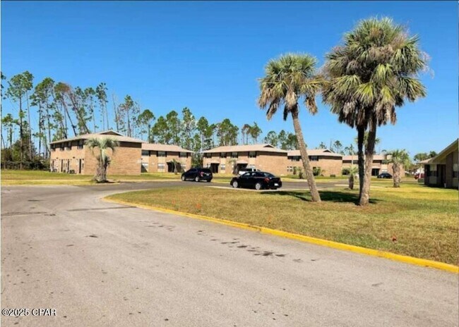 1600 Florida Ave in Lynn Haven, FL - Building Photo - Building Photo
