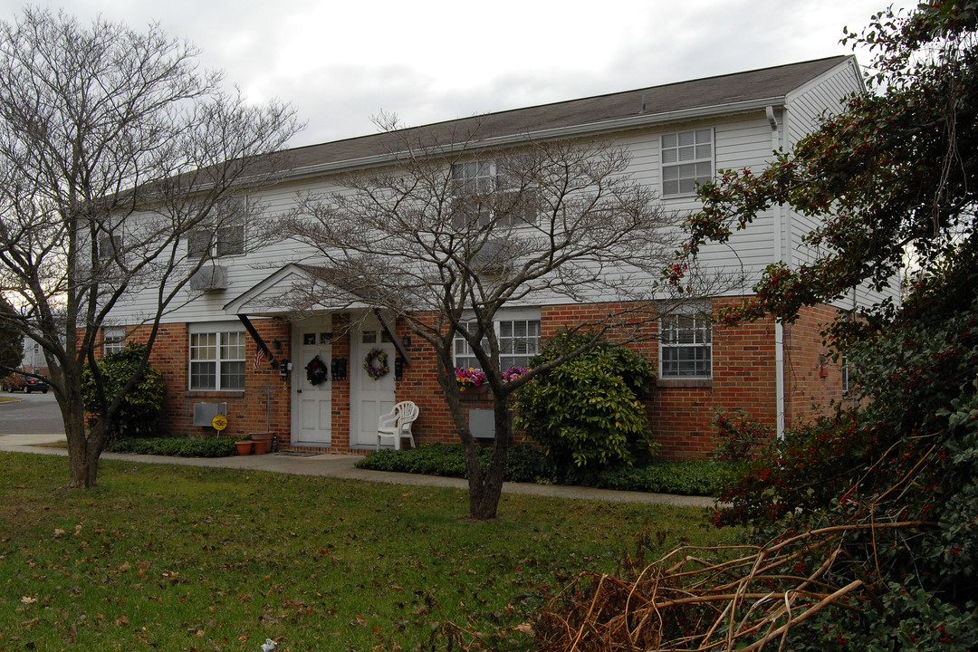 Berlin Court Apartments in Berlin, NJ - Building Photo