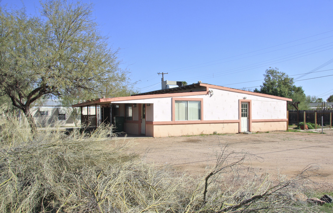 Trails West Mobile Home Park in Apache Junction, AZ - Building Photo