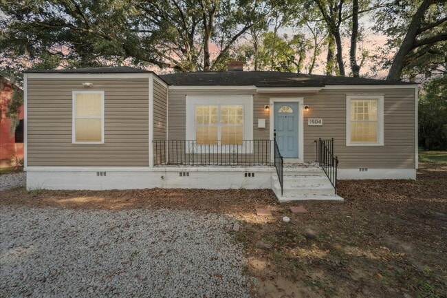 property at 1904 E Anderson St