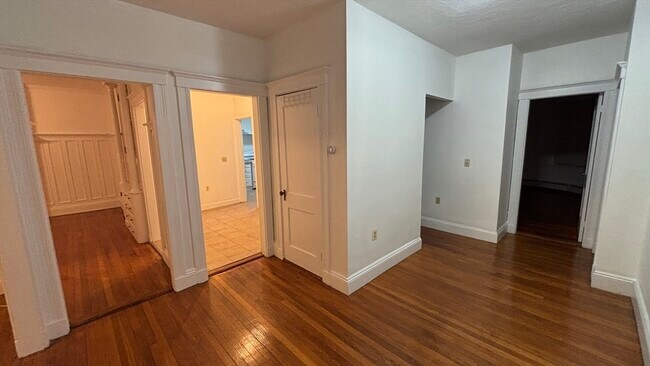 11 University Rd, Unit #1 in Brookline, MA - Foto de edificio - Building Photo