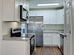 581 Lakeside Valley Dr in Winston-Salem, NC - Foto de edificio - Building Photo