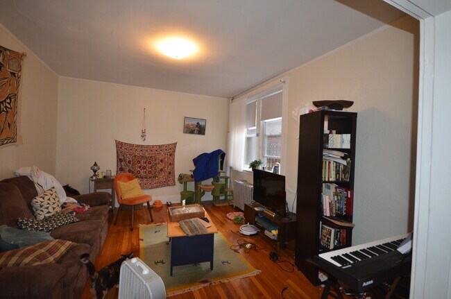 1880 Commonwealth Ave, Unit 16 in Boston, MA - Building Photo - Building Photo