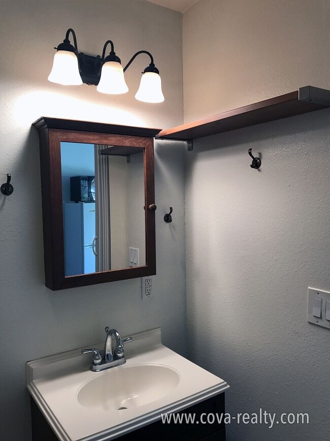 724 W Roderick Ave in Oxnard, CA - Building Photo - Building Photo