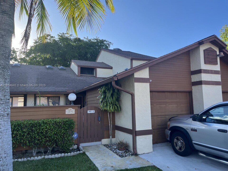3791 Collinwood Ln in West Palm Beach, FL - Building Photo
