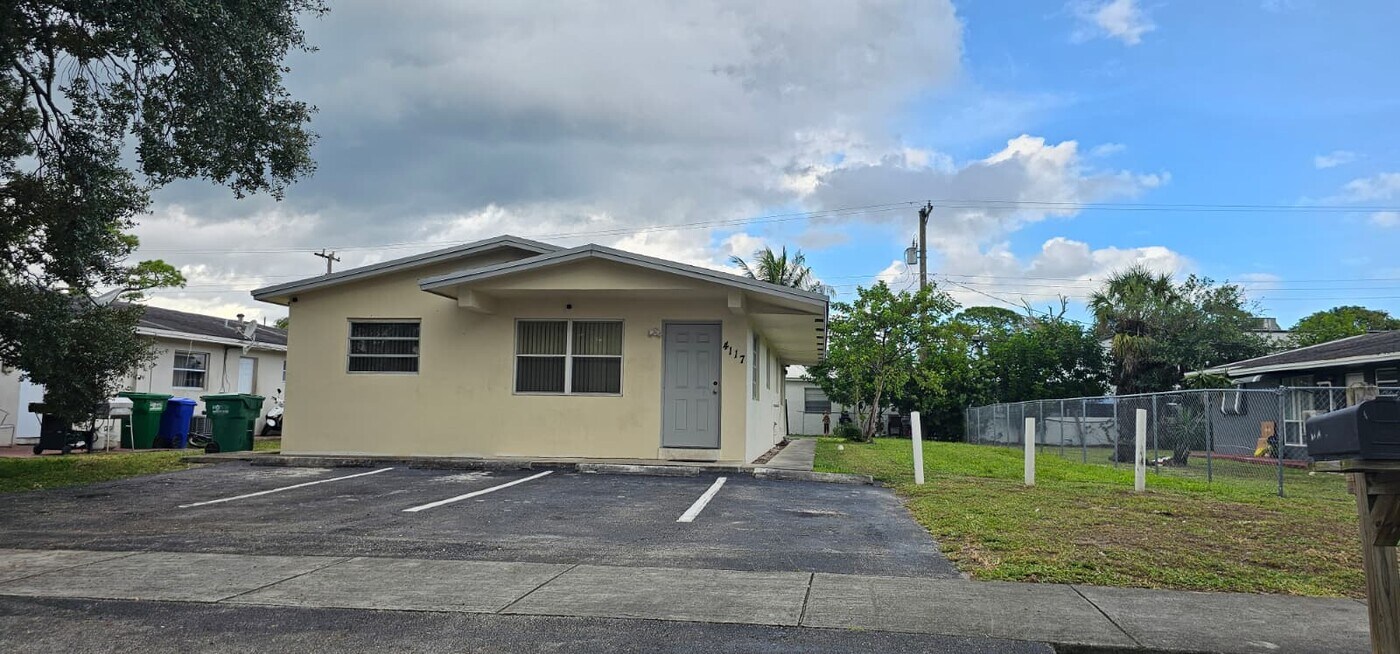 4117 SW 24th St in Fort Lauderdale, FL - Building Photo