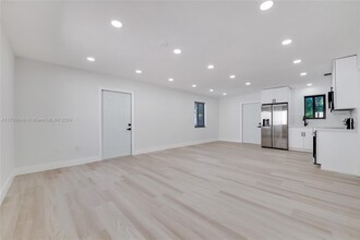 1200 SW 29th Ave-Unit -1202 in Miami, FL - Building Photo - Building Photo