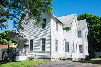 12 Serrell Ave, Unit Floor 2 in Binghamton, NY - Building Photo - Building Photo