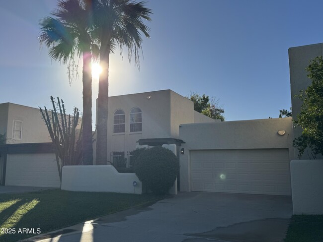 1009 N Villa Nueva Dr in Litchfield Park, AZ - Building Photo - Building Photo