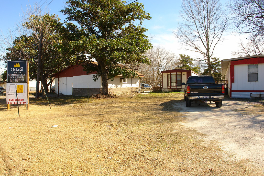 169 Buisness IH-35 in New Braunfels, TX - Building Photo