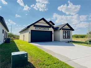 43 N Woody Rd in Edinburg, TX - Building Photo - Building Photo