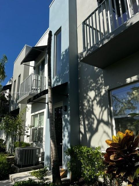 440 NE 35th Ct in Oakland Park, FL - Building Photo