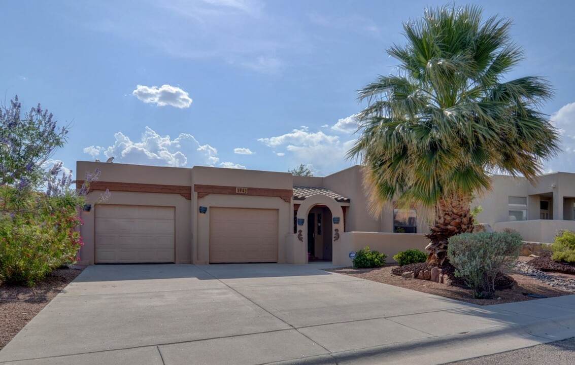 1943 Coyote Ridge Dr in Las Cruces, NM - Building Photo