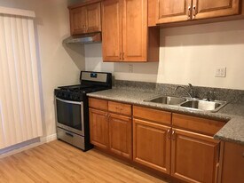 1754 in Santa Monica, CA - Building Photo