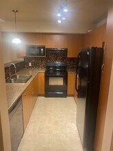 215-215 Greenway Crescent W in Winnipeg, MB - Building Photo - Building Photo