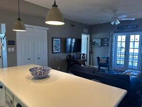 25 S Surrey Ave in Ventnor City, NJ - Building Photo - Building Photo