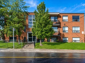 137 Brookhaven Dr in Toronto, ON - Building Photo
